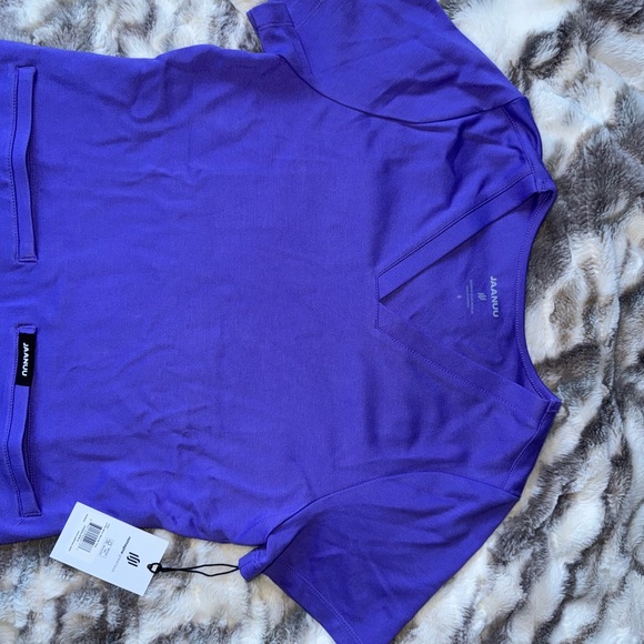 Scrub Top - Picture 2 of 3